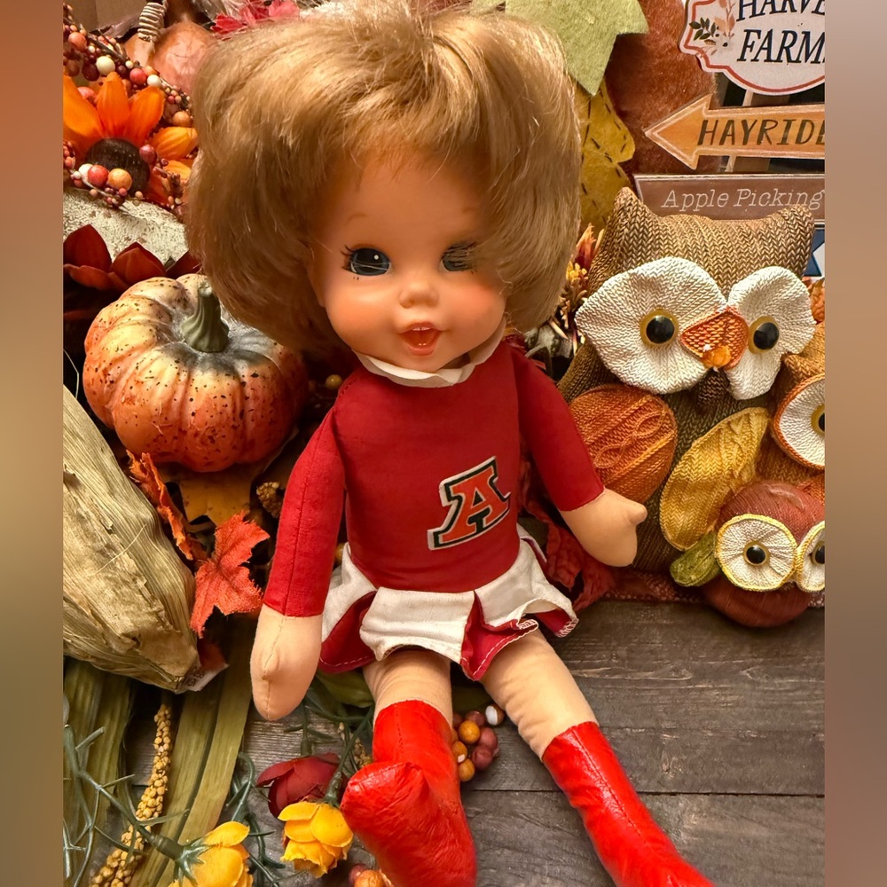 University Of Arkansas 70's vintage DOLL  Mattel CHEERLEADER TALKING PULL STRING